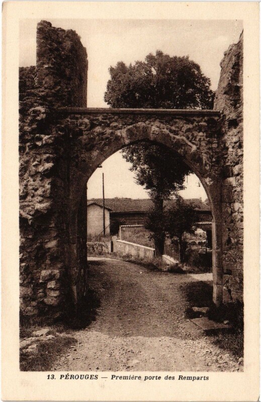 Carte postale ancienne Perouges Premiere porte des Remparts