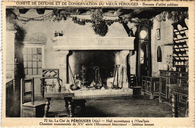 Carte postale ancienne Perouges Hall moyenageux a l'Ostellerie