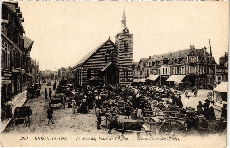Carte postale ancienne Berck-Plage Le Marché Place de l'Eglise à Berck