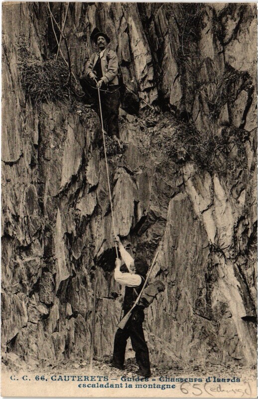 Carte postale ancienne Cauterets Guides Chasseurs d'Isards à Cauterets