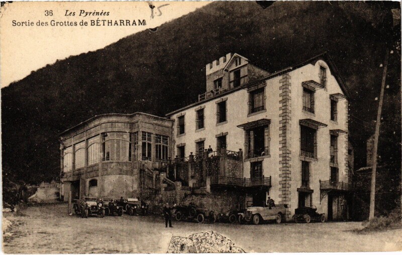 Carte postale ancienne Les Pyrénées Bétharram Sortie des Grottes