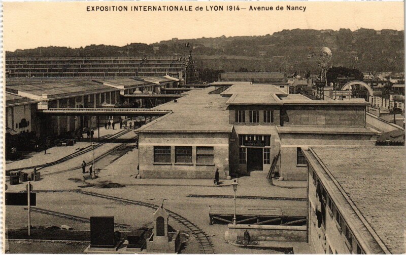 Carte postale ancienne 1914 Expo Lyon Avenue de Nancy