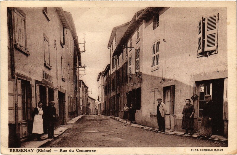 Carte postale ancienne Bessenay Rue du Commerce à Bessenay