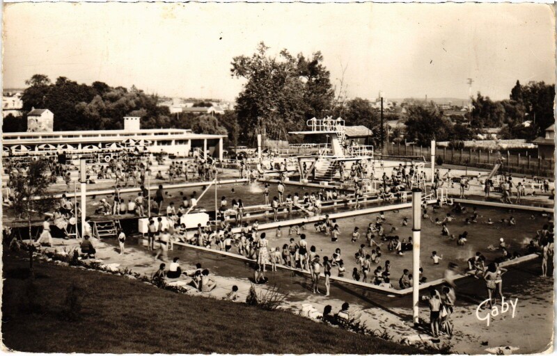 Carte postale ancienne Mantes-la-Jolie La Piscine à Mantes-la-Jolie