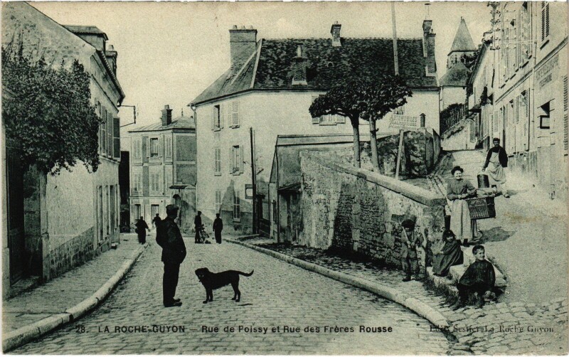 Carte postale ancienne La Roche-Guyon Rue de POissy Rue des Freres Rousse à La Roche-Guyon