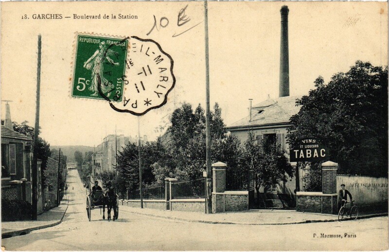 Carte postale ancienne Garches Boulevard de la Station à Garches