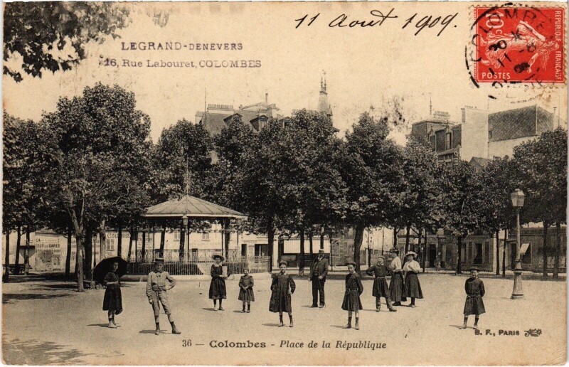 Carte postale ancienne Colombes place de la République à Colombes