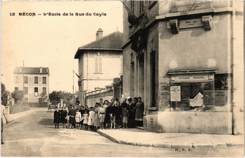 Carte postale ancienne Bécon Ecole de la rue du Cayla