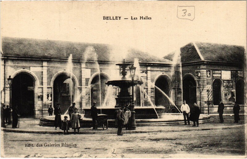 Carte postale ancienne Belley Les Halles à Belley