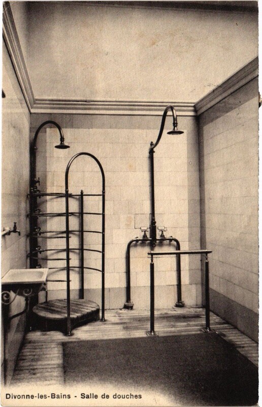 Carte postale ancienne Divonne Salle de douches