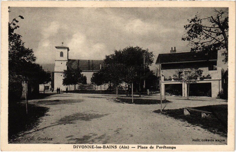 Carte postale ancienne Divonne Place de Predtemps