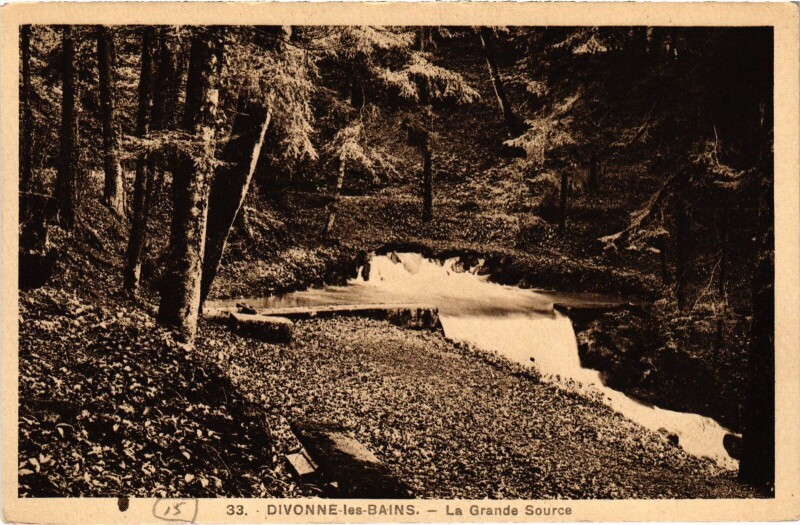 Carte postale ancienne Divonne La Grande Source