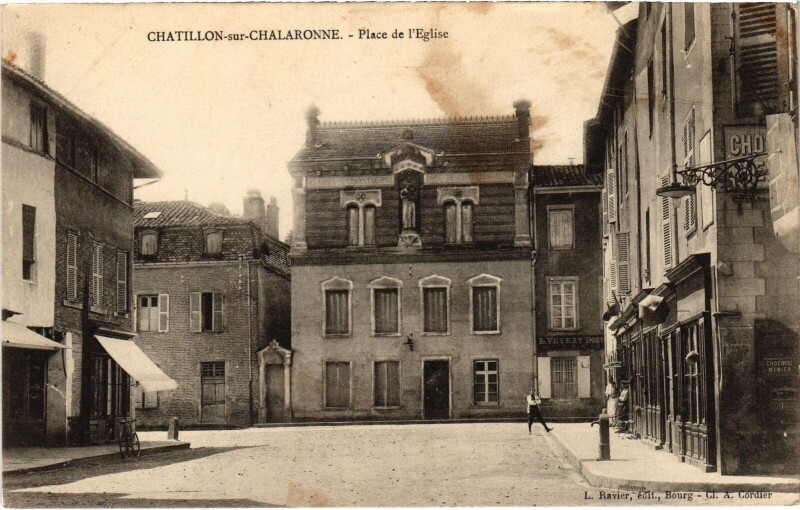 Carte postale ancienne Chatillon s Chalaronne Place de l'Eglise