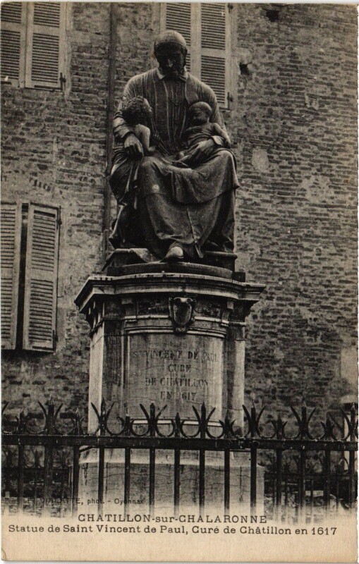 Carte postale ancienne Chatillon s Chalaronne Statue de Saint-Vincent de Paul
