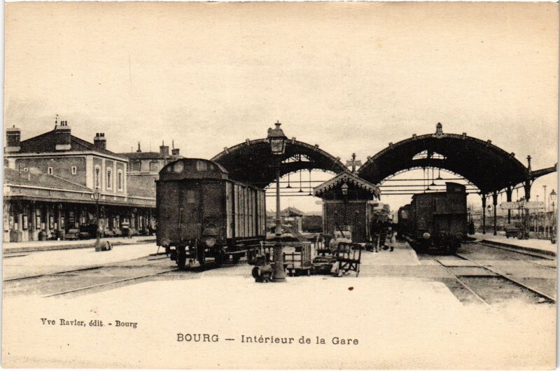 Carte postale ancienne Bourg en Bresse Interieur de la Gare à Bourg-en-Bresse