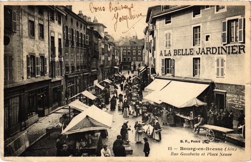 Carte postale ancienne Bourg en Bresse Rue Gambetta et Place Neuve à Bourg-en-Bresse