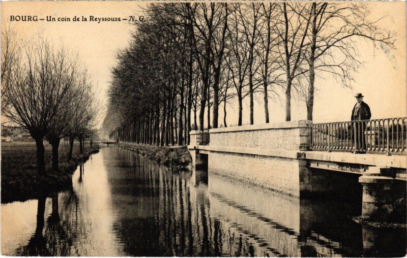 Carte postale ancienne Bourg en Bresse Un coin de la Reyssouze à Bourg-en-Bresse