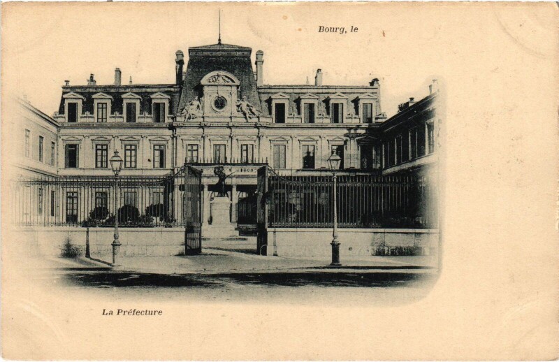 Carte postale ancienne Bourg en Bresse La Prefecture à Bourg-en-Bresse