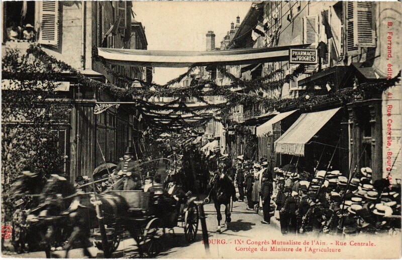 Carte postale ancienne Bourg en Bresse Rue Centrale Cortege duMinistre à Bourg-en-Bresse