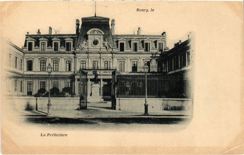 Carte postale ancienne Bourg en Bresse La Prefecture à Bourg-en-Bresse
