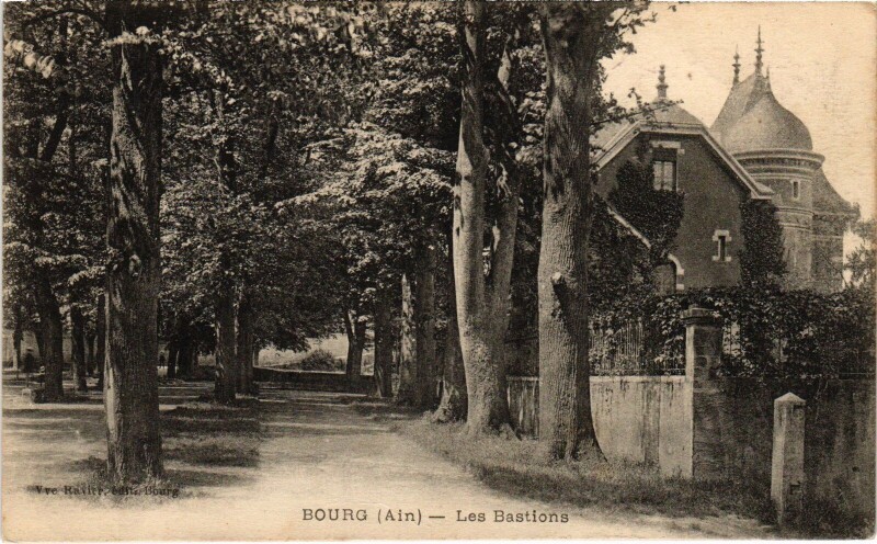 Carte postale ancienne Bourg en Bresse Les Bastions à Bourg-en-Bresse