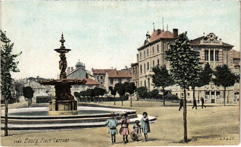 Carte postale ancienne Bourg en Bresse Place Carriat à Bourg-en-Bresse