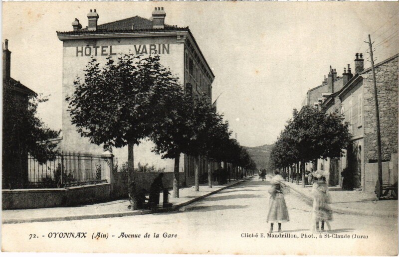 Carte postale ancienne Oyonnax Avenue de la Gare à Oyonnax