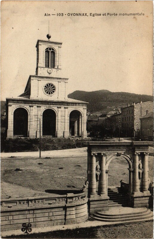 Carte postale ancienne Oyonnax Eglise et Porte monumentale à Oyonnax