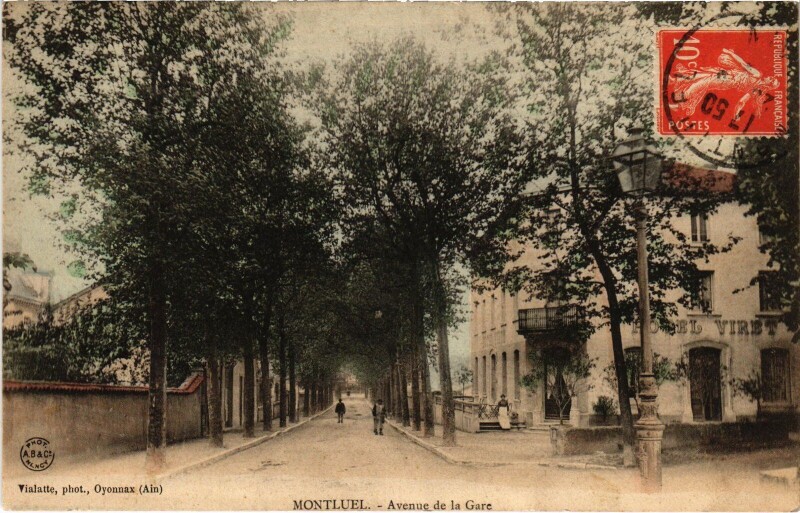 Carte postale ancienne Montluel Avenue de la Gare à Montluel