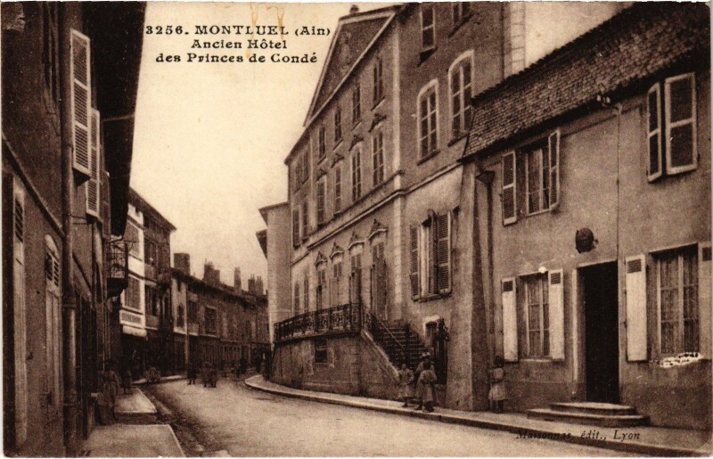 Carte postale ancienne Montluel Ancien Hotel des Princes de Conde à Montluel