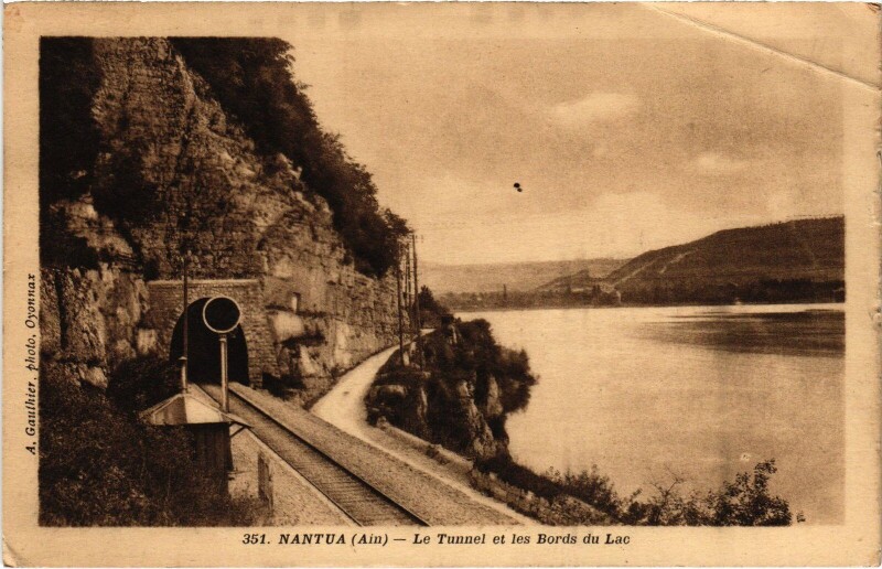 Carte postale ancienne Nantua Le Tunnel et les Bords du Lac à Nantua