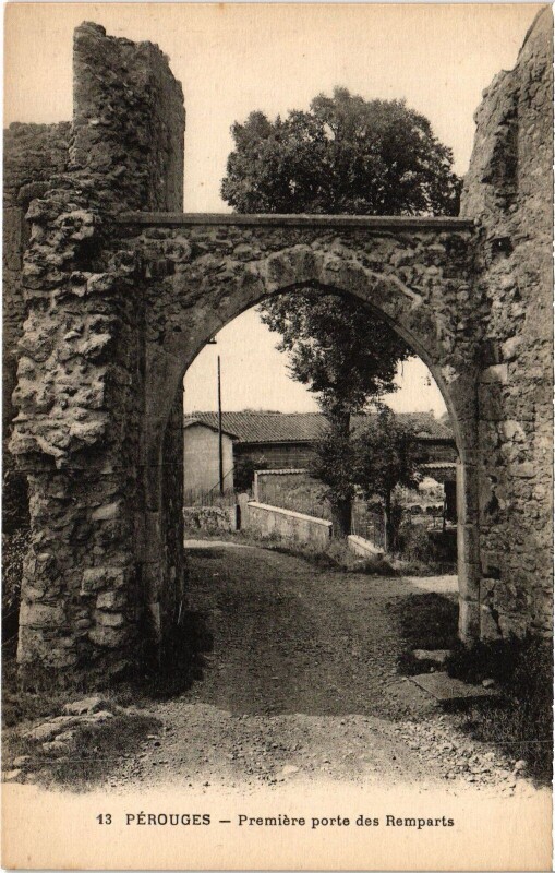 Carte postale ancienne Perouges Premiere porte des Remparts