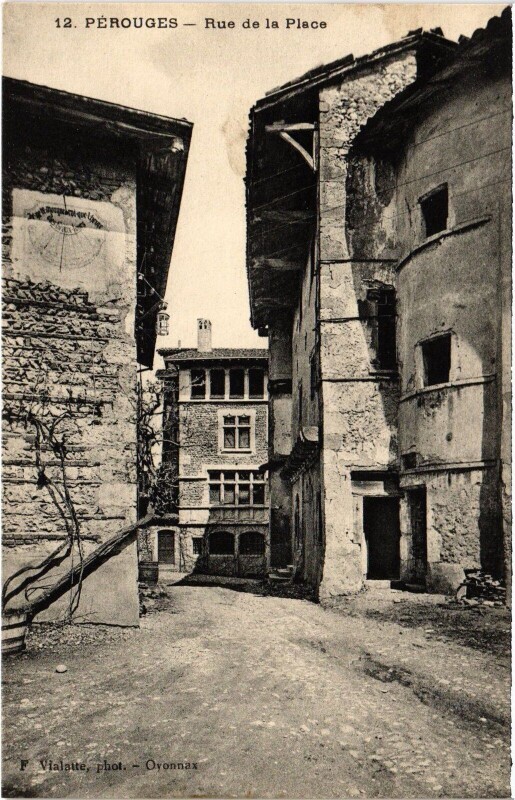 Carte postale ancienne Perouges Rue de la Place