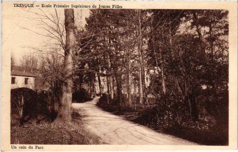 Carte postale ancienne Travaux Ecole Primaire Superieure de Jeunes Filles un coin du Parc