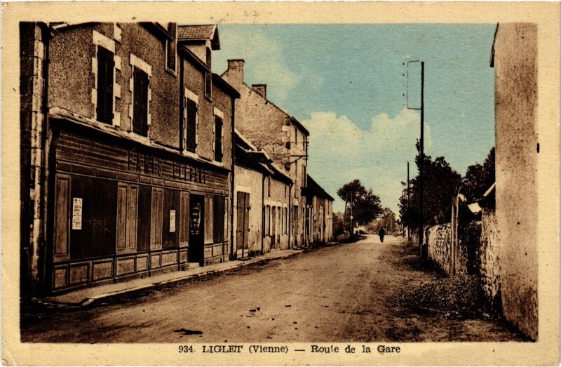Carte postale ancienne Liglet route de la Gare à Liglet