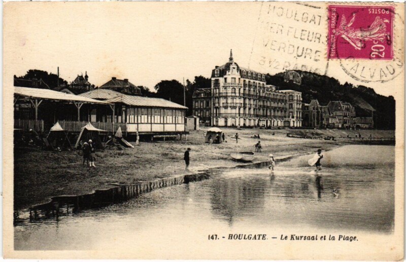 Carte postale ancienne Houlgate Le Kursaal et la Plage France à Houlgate