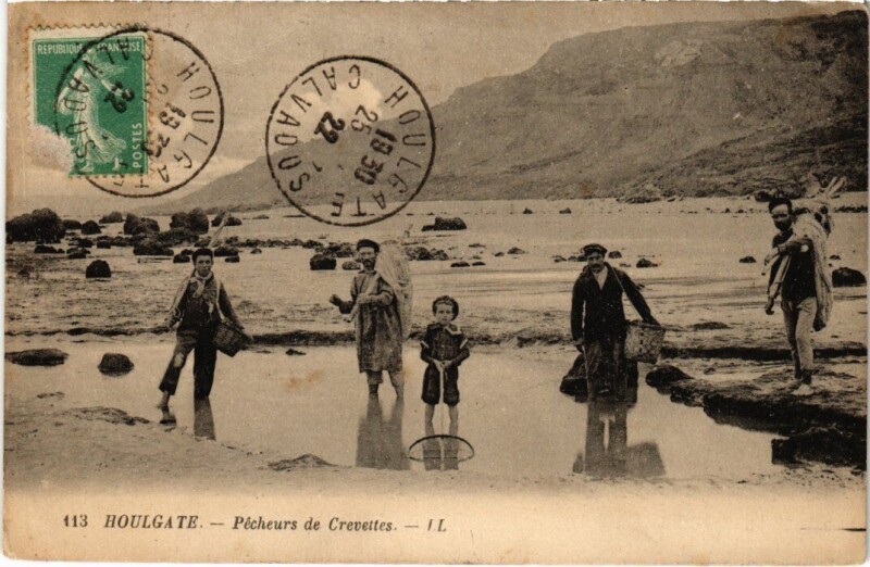 Carte postale ancienne Houlgate Pecheurs de Crevettes France à Houlgate
