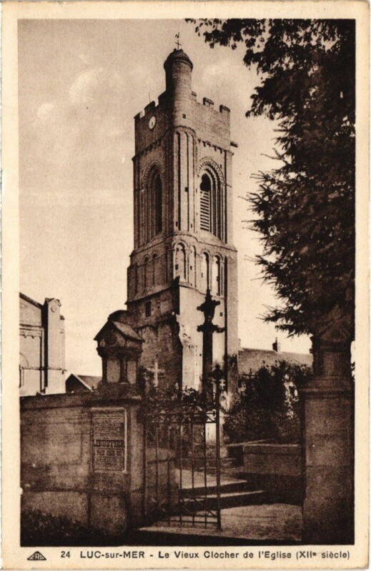 Carte postale ancienne Luc sur Mer Le Vieux Clocher de l'Eglise France à Luc-sur-Mer