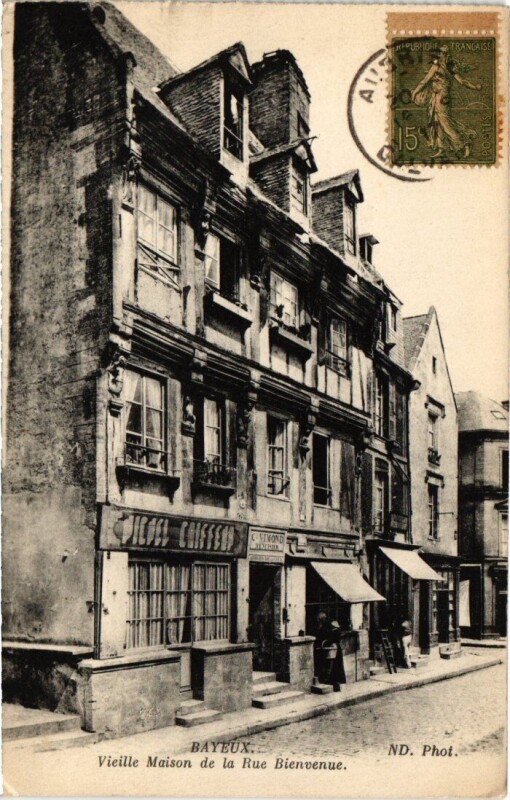 Carte postale ancienne Bayeux Vieille Maison de la Rue Bienvenue France à Bayeux
