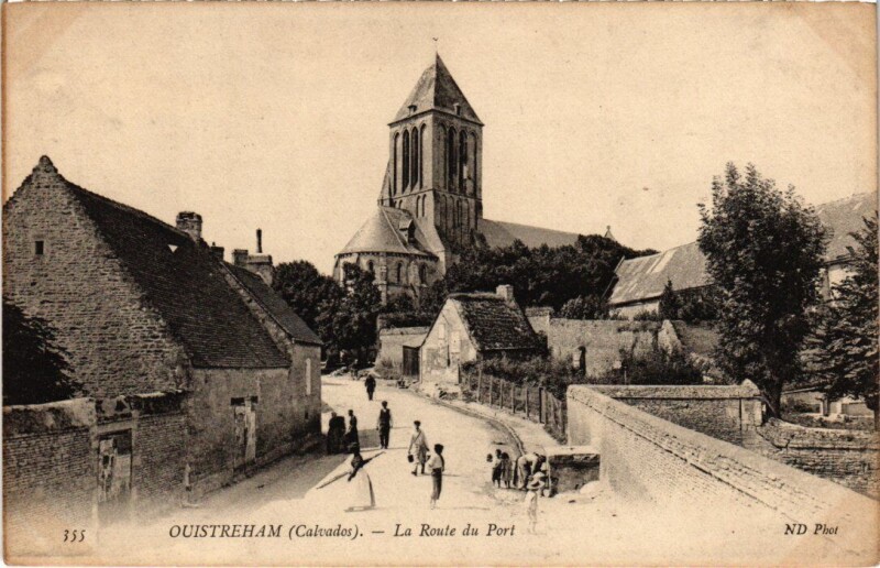 Carte postale ancienne Ouistreham La Route du Port France à Ouistreham