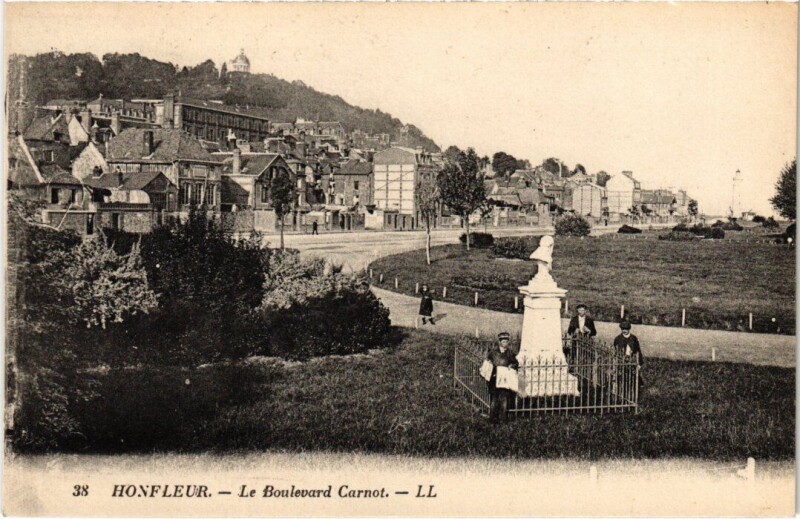 Carte postale ancienne Honfleur Le Boulevard Carnot France à Honfleur