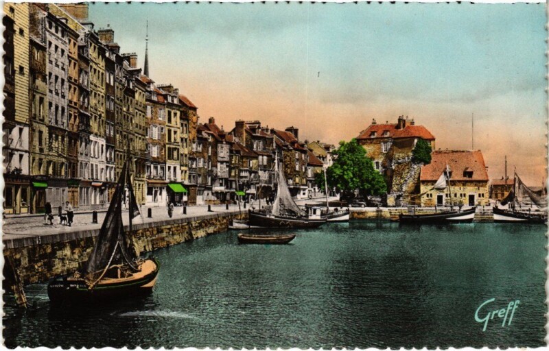Carte postale ancienne Honfleur Le vieux bassin, la Lieutenance France à Honfleur