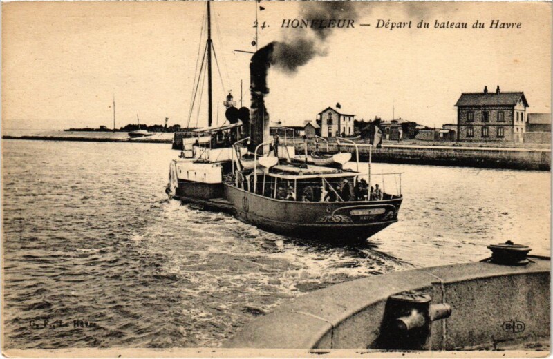 Carte postale ancienne Honfleur Depart du bateau du Havre France à Honfleur