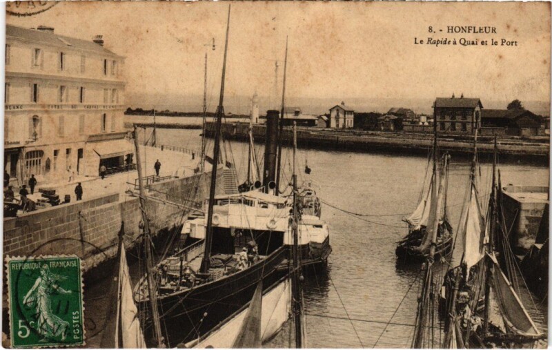 Carte postale ancienne Honfleur Le Rapid a Quai et le Port France à Honfleur