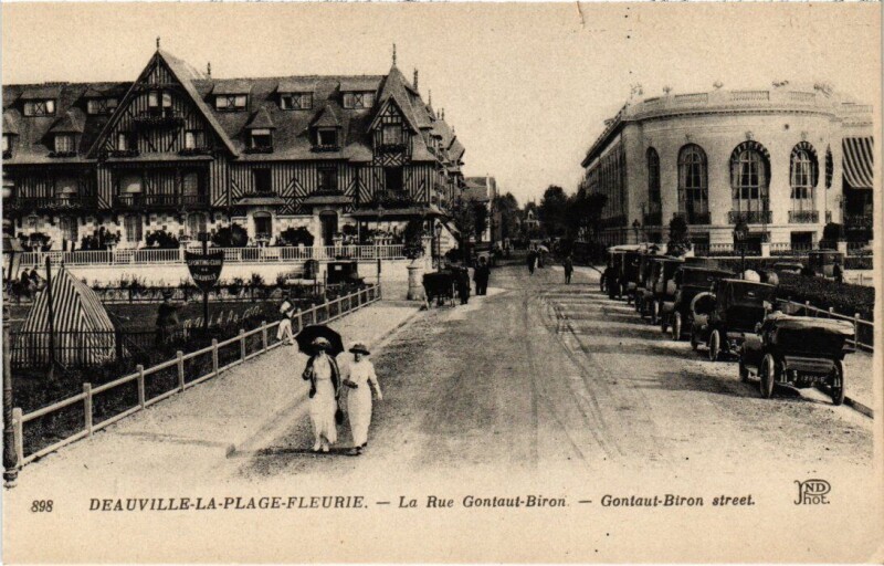 Carte postale ancienne Deauville La Rue Gontaut-Biron France à Deauville