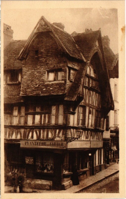 Carte postale ancienne Lisieux La Maison du Cirier France à Lisieux