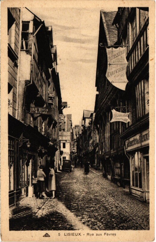 Carte postale ancienne Lisieux Rue aux Fevres France à Lisieux
