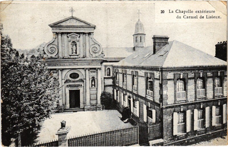Carte postale ancienne Lisieux La Chapelle exterieure du Carmel France à Lisieux