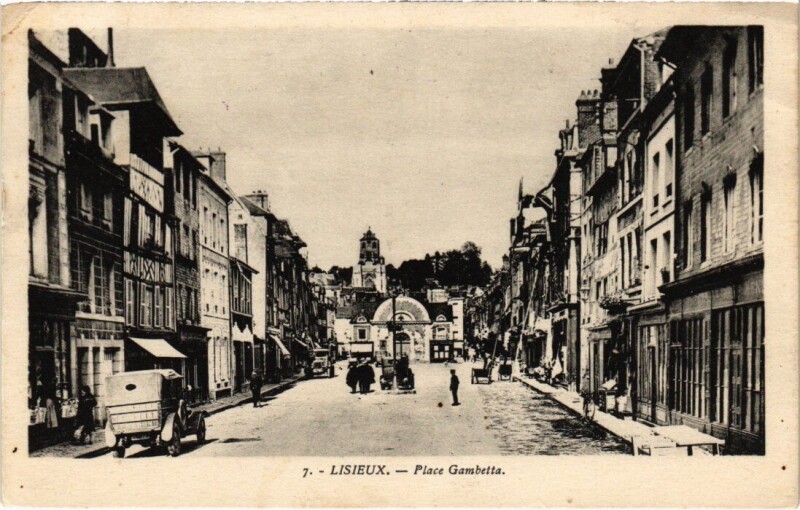 Carte postale ancienne Lisieux Place Gambetta France à Lisieux