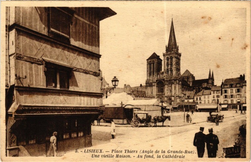 Carte postale ancienne Lisieux Place Thiers France à Lisieux